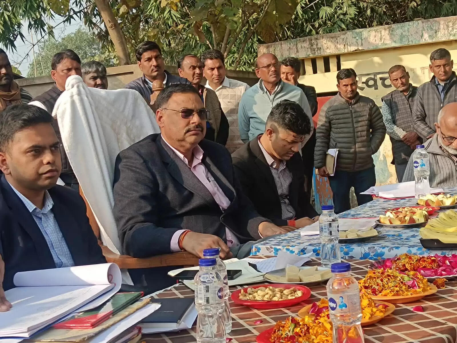 राजस्व वादों के निस्तारण में लापरवाही पर नायब तहसीलदार हलिया को प्रतिकूल प्रविष्टि