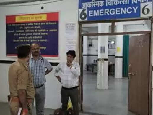 छतरपुर: बागेश्वर धाम में धर्मशाला की दीवार ढही,&nbsp;मलबे में दबने से एक महिला श्रद्धालु की मौत, 11 घायल