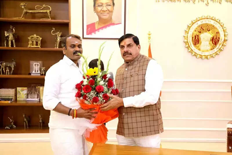 केन्द्रीय मंत्री डॉ. एल. मुरूगन और आठवले ने की मुख्यमंत्री डॉ. यादव से सौजन्य भेंट