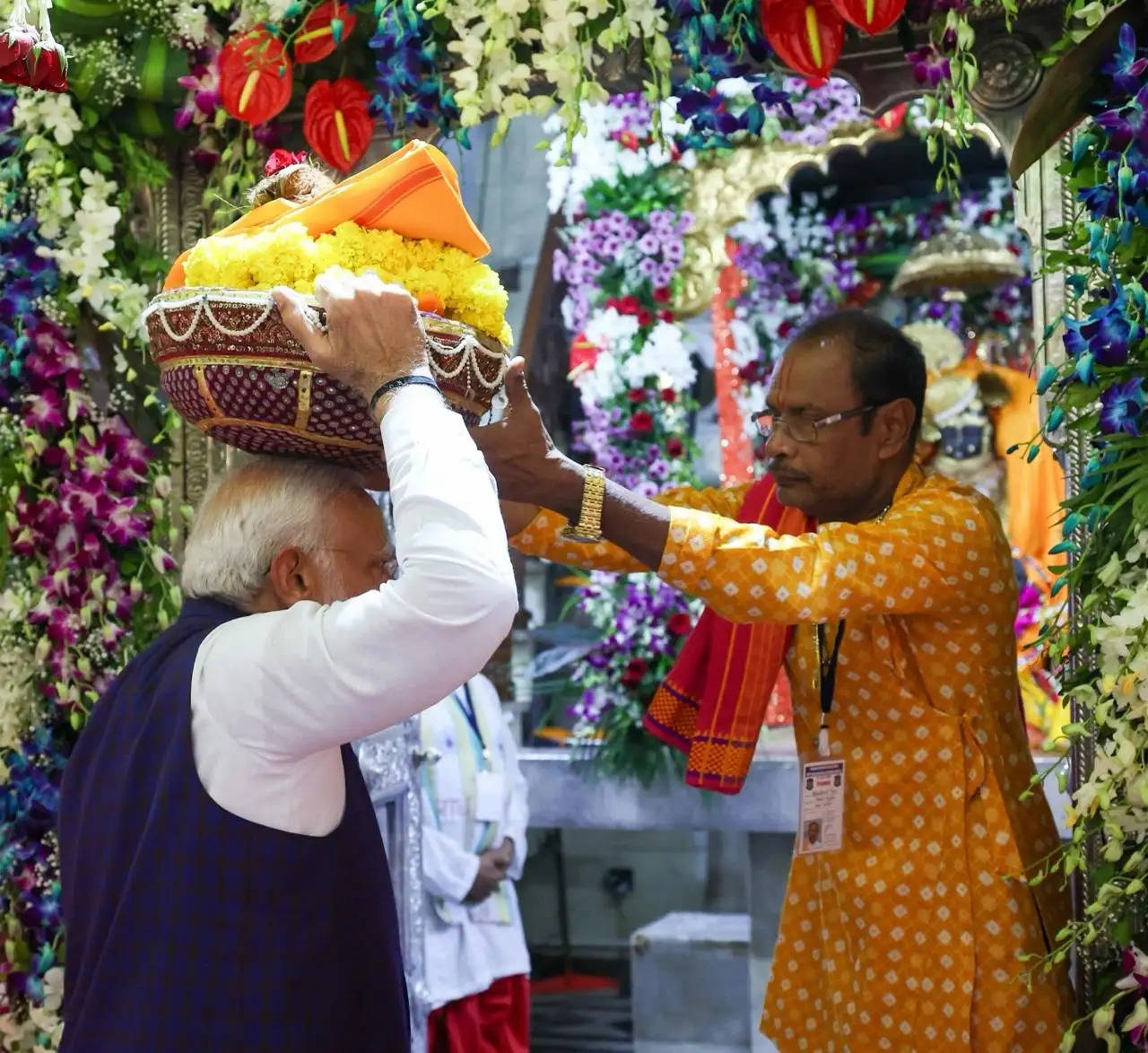 प्रधानमंत्री मोदी ने द्वारका के जगत मंदिर में की पूजा