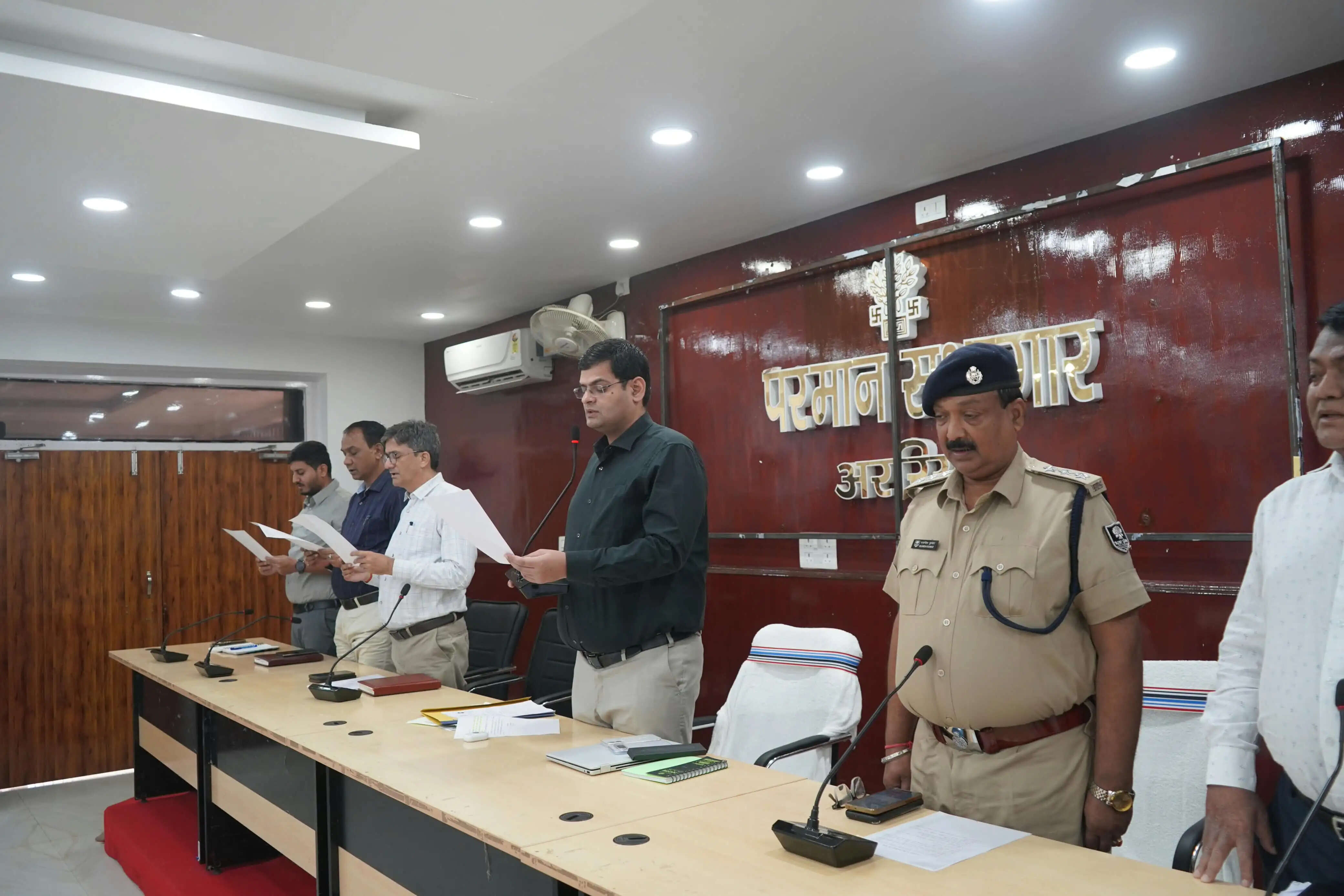 डीएम ने सतर्कता अभिचेतना सप्ताह के तहत दिलाई सत्यनिष्ठा की शपथ