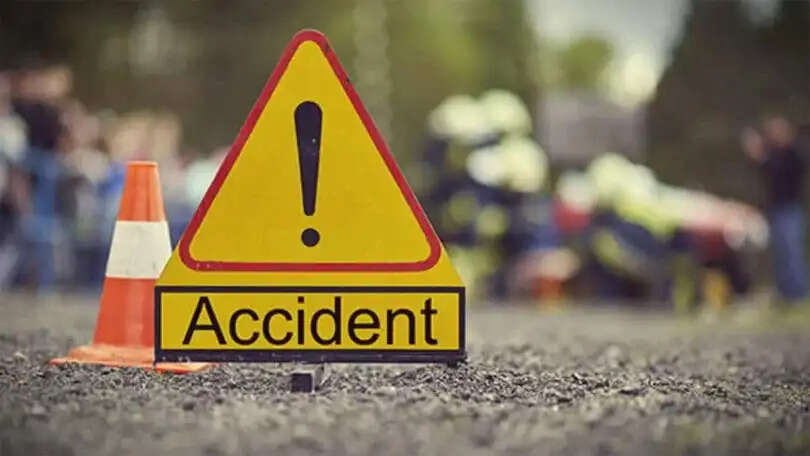 वाराणसी: डंफर की टक्कर से छात्रा की मौत,आक्रोशित ग्रामीणों ने लगाया जाम