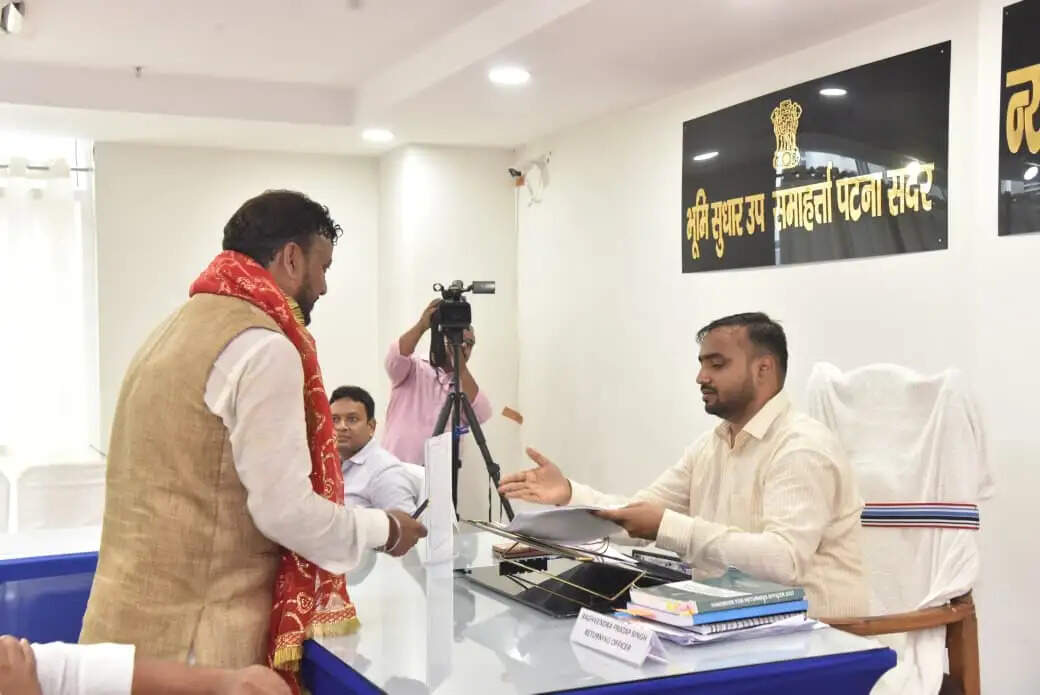 बांकीपुर विधानसभा उपचुनाव: भाजपा के उम्मीदवार अभिषेक कुमार ने किया नामांकन