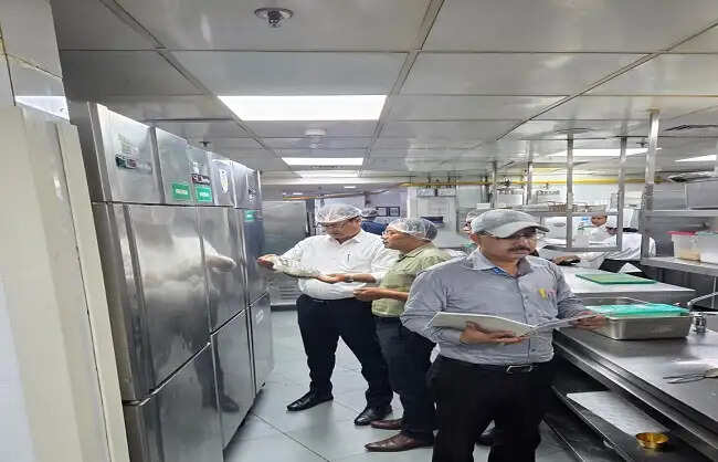खाद्य सुरक्षा को लेकर फाइव स्टार होटलों में विशेष अभियान, दो नमूने जांच के लिए भेजे