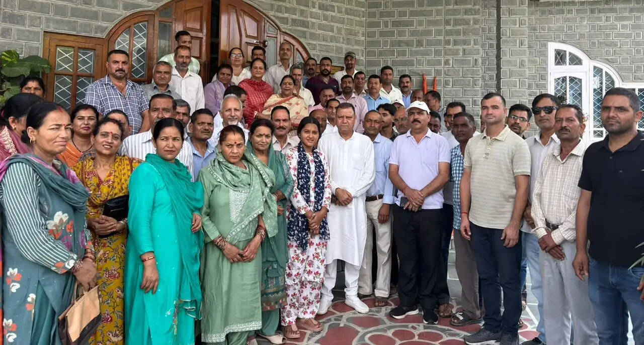 अब वार्ड नंबर पंद्रह दौंहदी के ग्रामीणों ने मंडी नगर निगम से मुक्ति की उठी आवाज़