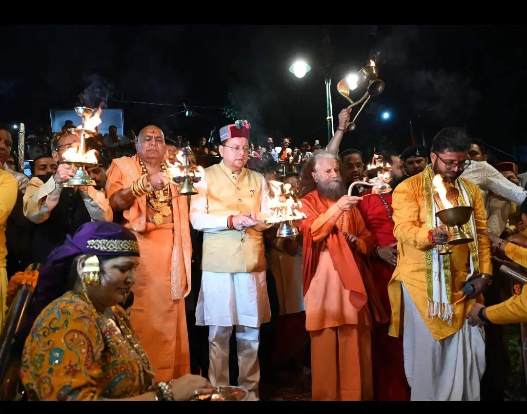 हरिपुर कालसी में 2100 दीपों से जगमगाया यमुना तट, मुख्यमंत्री धामी ने यमुना प्रतिमा का किया अनावरण