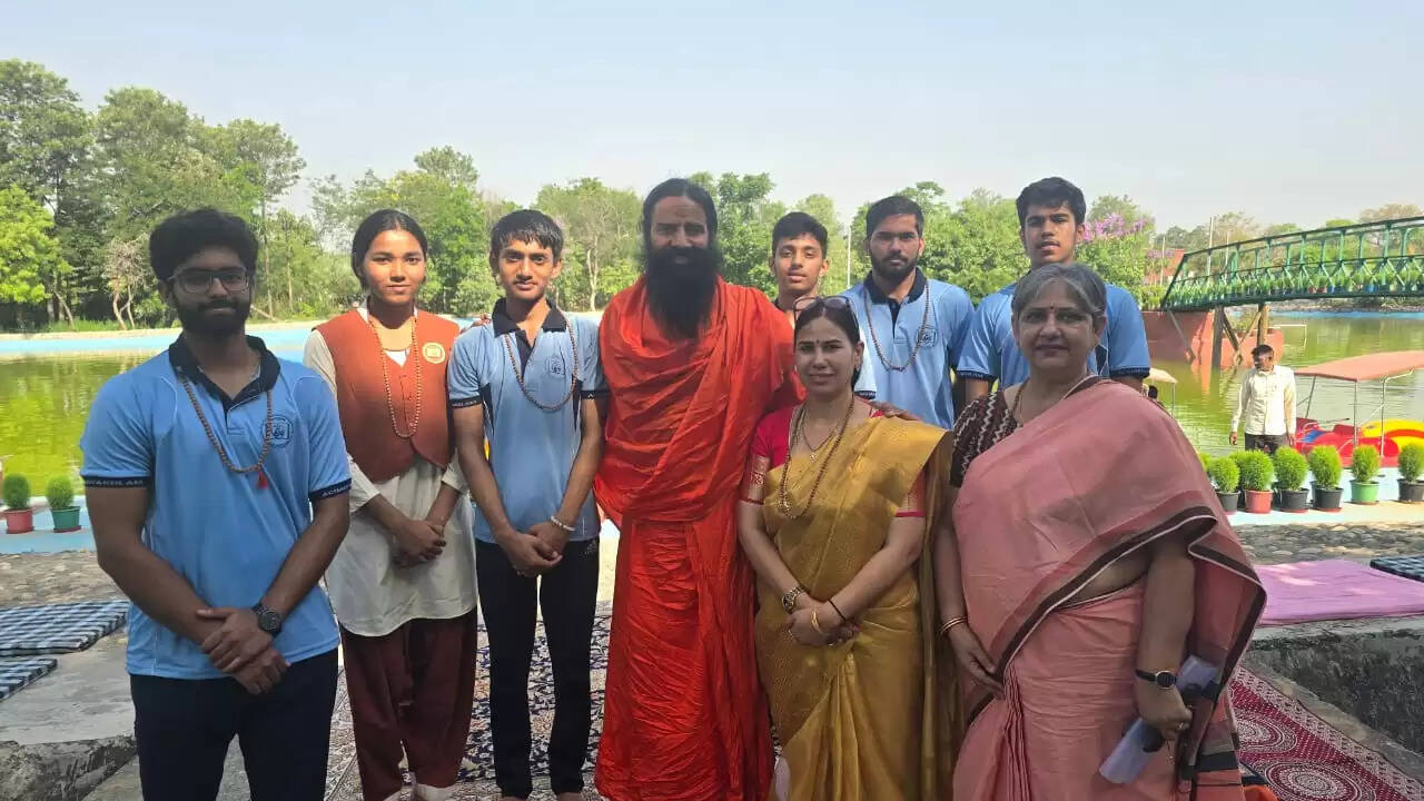 अखण्ड-प्रचण्ड पुरुषार्थ आचार्यकुलम् के विद्यार्थियों का स्वभाव है : स्वामी रामदेव