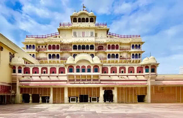 सिटी पैलेस में ‘सॉल्ट लाइन्स’ प्रदर्शनी 9 अगस्त तक: नमक कर के भूले-बिसरे इतिहास से करा रही रूबरू