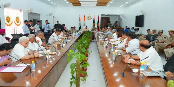 चांदनी चौक में अतिक्रमण हटाने और सुविधा को बेहतर करने पर जोर