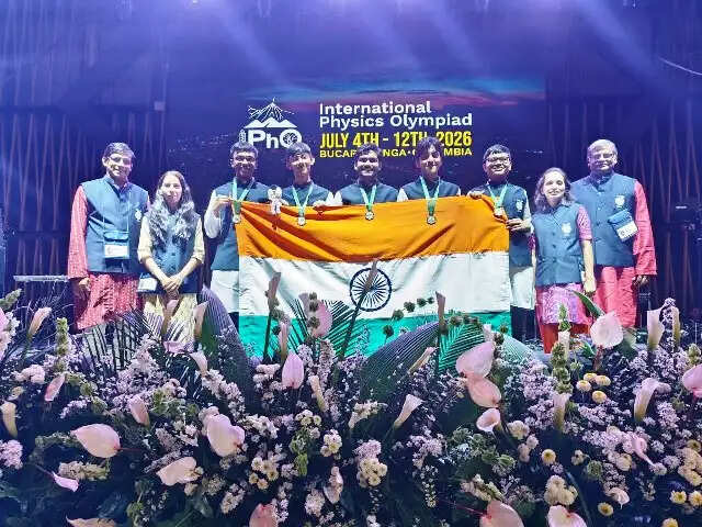 प्रधानमंत्री ने अंतरराष्ट्रीय भौतिकी ओलंपियाड में स्वर्ण पदक जीतने वाले भारतीय दल को दी बधाई
