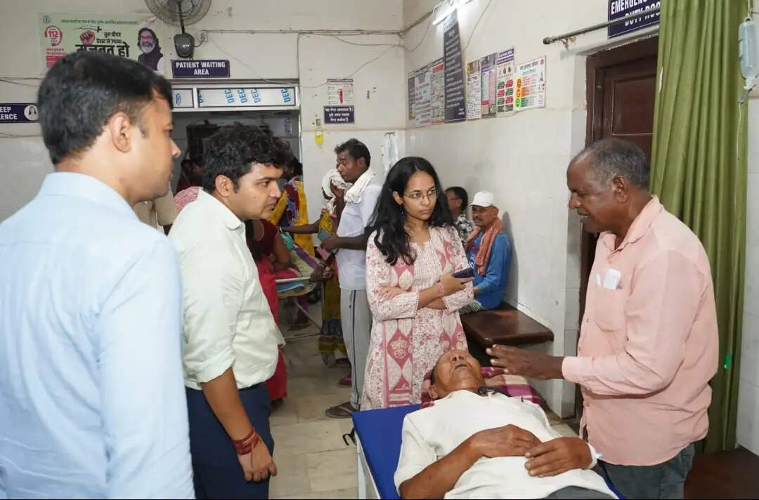 उपायुक्त ने सदर अस्पताल के इमरजेंसी वार्ड का किया औचक निरीक्षण, मरीजों से लिया फीडबैक