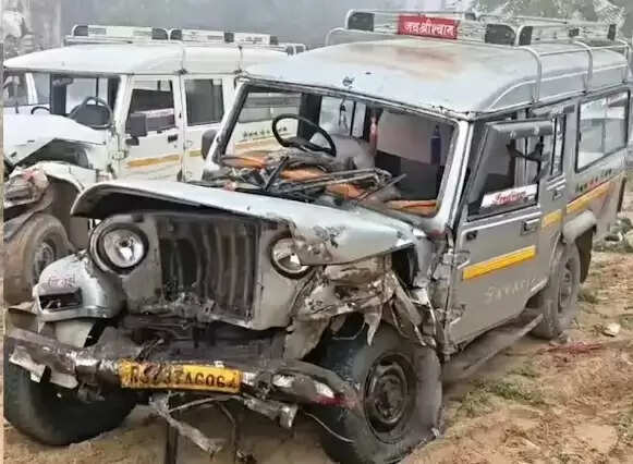 स्विफ्ट कार और सवारी गाड़ी की भिड़ंत, तीन की मौत-दो गंभीर घायल