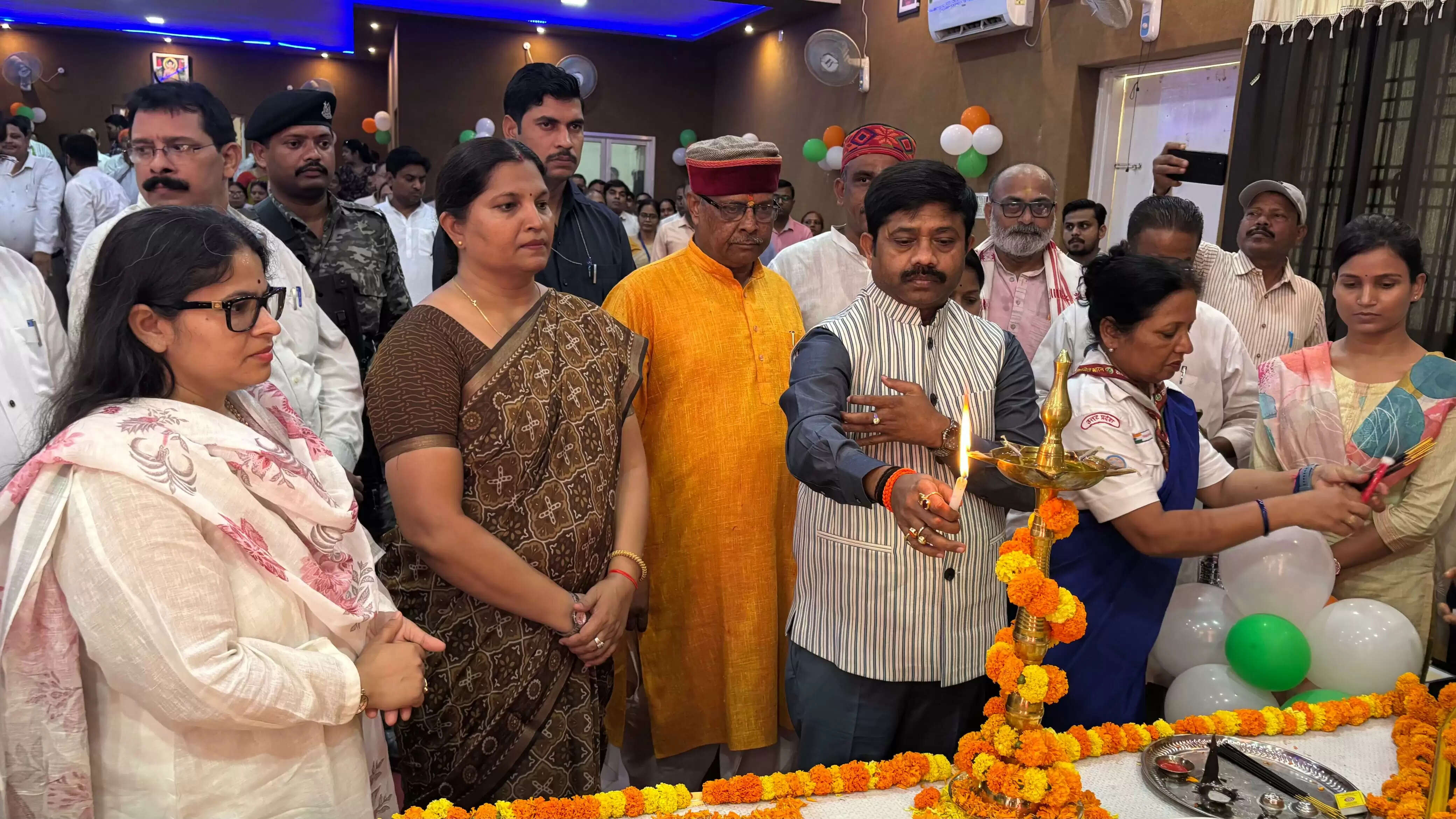 बेसिक शिक्षा का नया युग: तकनीक, संस्कार और योजनाओं का संगम