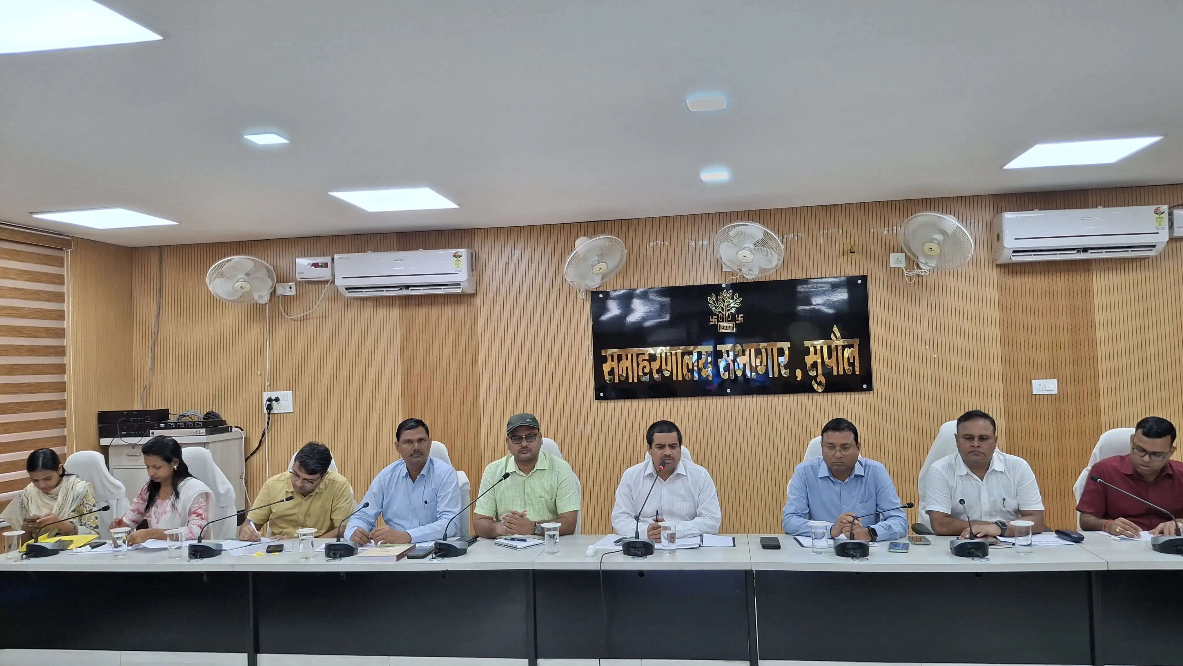 जनकल्याणकारी योजनाओं में तेजी लाने का निर्देश
