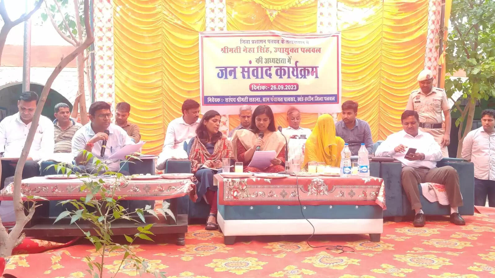 पलवल: डीसी नेहा सिंह ने जन संवाद कार्यक्रम में लोगों की समस्या सुन किया निपटान