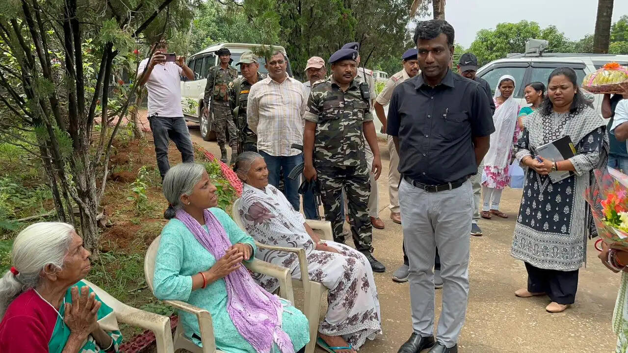 उपायुक्त ने कुलगु पिस्का नगड़ी ओल्ड एज होम का किया निरीक्षण