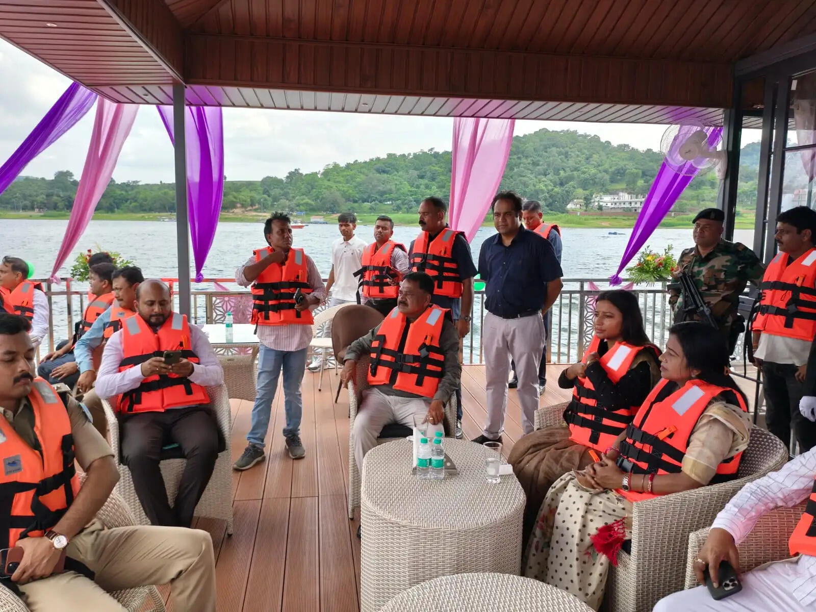 पतरातू डैम में बना फ्लोटिंग रेस्टोरेंट और म्यूजिकल फाउंटेन, मंत्री ने किया उदघाटन