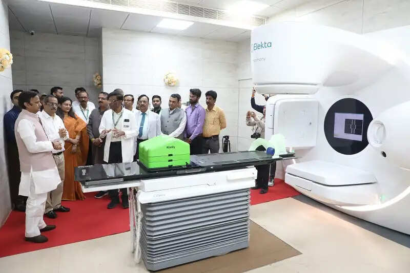 भोपालः उप मुख्यमंत्री शुक्ल ने कैरियर कॉलेज में अत्याधुनिक कैंसर ब्लॉक का किया शुभारंभ