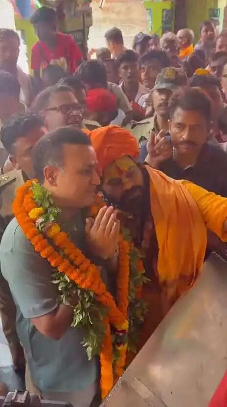 अयोध्या में वीरेंद्र सहवाग ने किए रामलला के दर्शन, हनुमानगढ़ी में भी टेका माथा