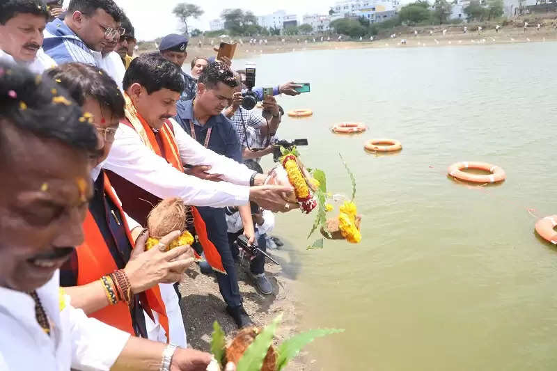 इंदौरः मुख्यमंत्री ने पानी के अपव्यय को रोकने तथा जल संचय के लिये नागारिकों का किया आव्हान