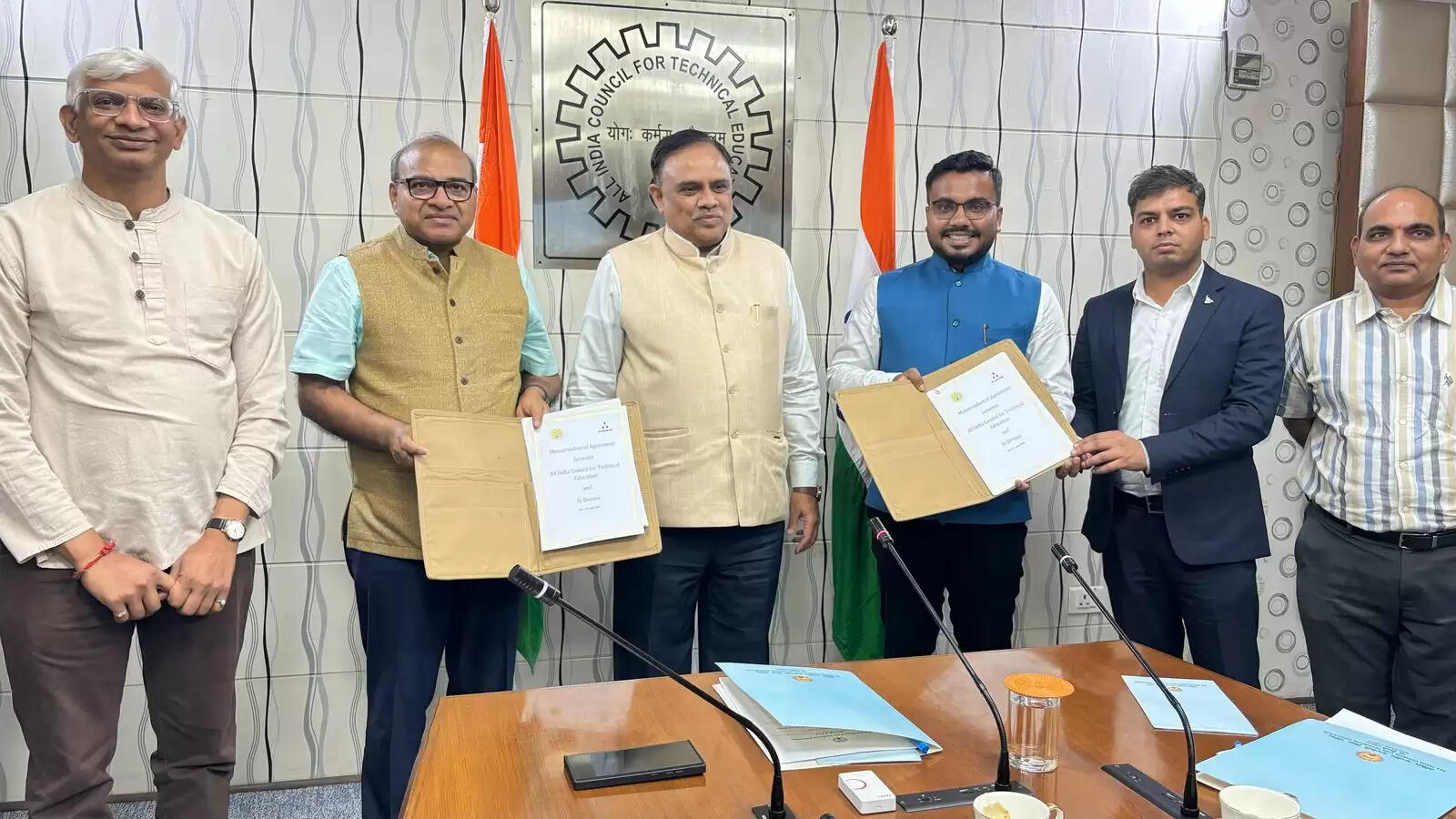 एआईसीटीई ने ड्रोन तकनीक में 50 सीओई स्थापित करने के लिए आईजी ड्रोन्स के साथ की साझेदारी