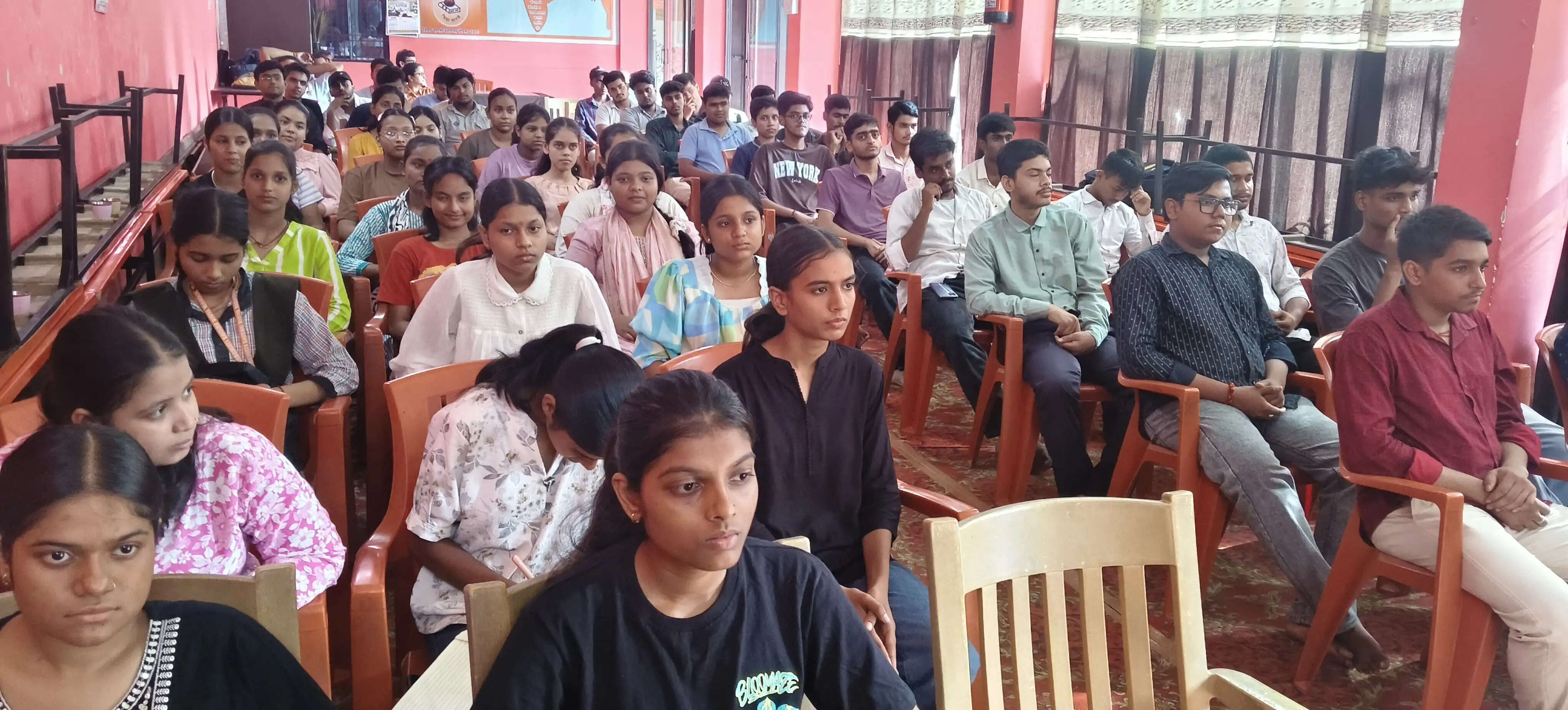 सरस्वती शिशु विद्या मंदिर में पूर्व छात्र गोष्ठी का आयोजन 100 से अधिक पूर्व छात्रों ने कराया पंजीयन