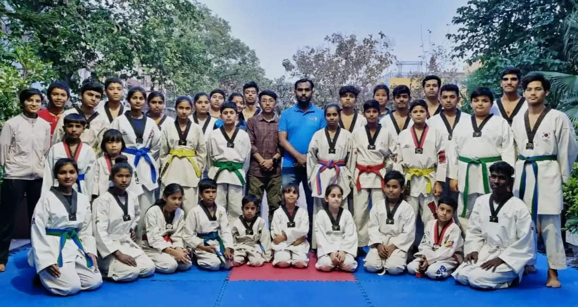 थापा ताइक्वांडो एकेडमी में 30 खिलाड़ियों ने दी जिला स्तरीय कलर बेल्ट प्रमोशन परीक्षा