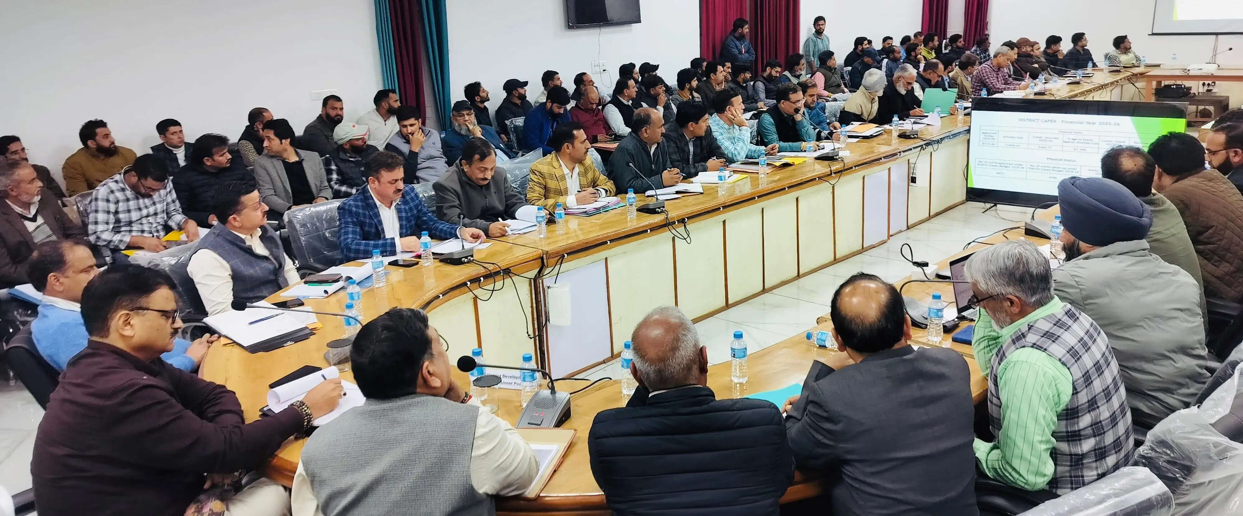 पुंछ में विकास कार्यों की समीक्षा, गुणवत्ता और समयबद्धता पर जोर