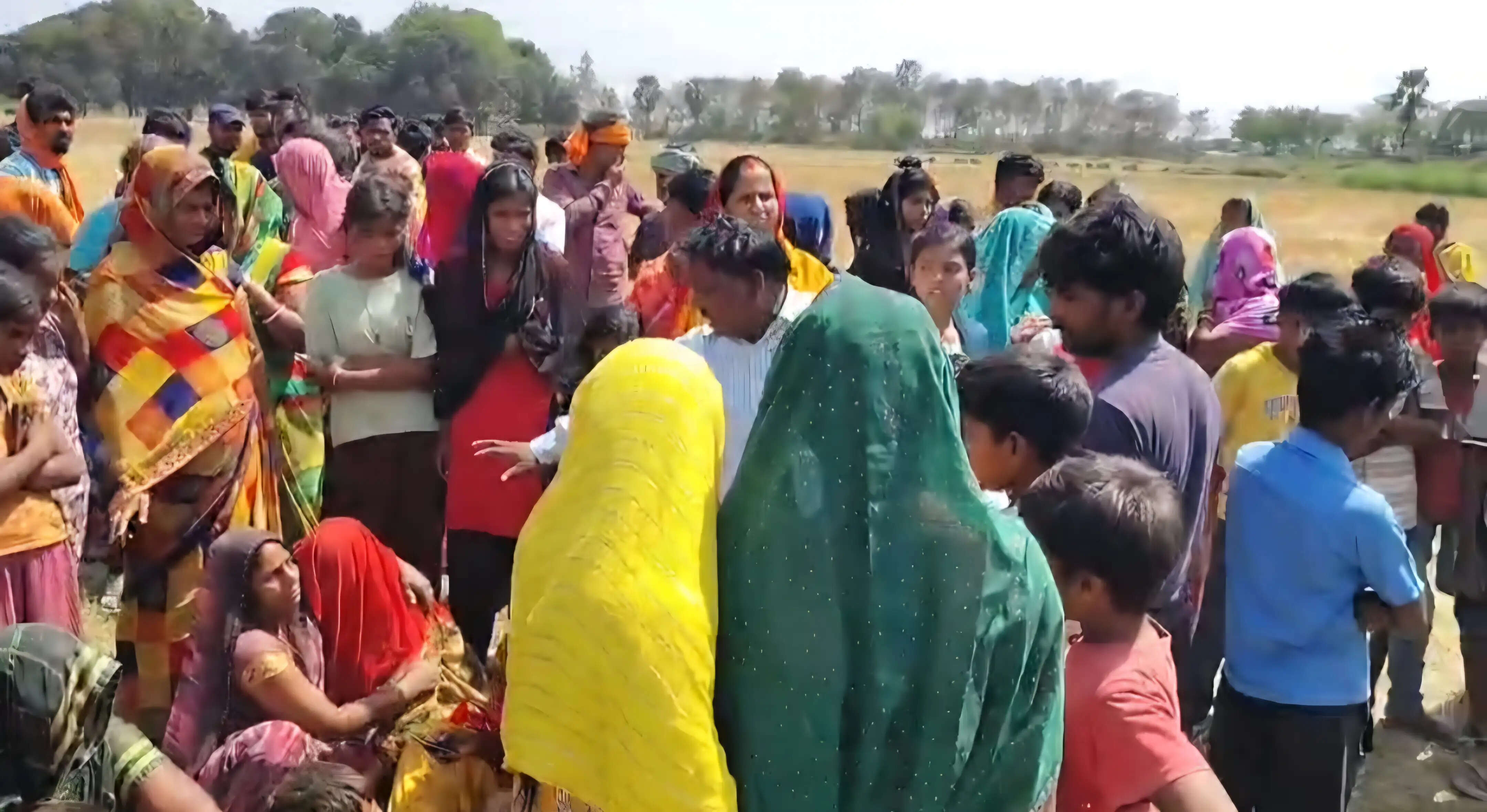 मांझी में ट्रैक्टर पलटने से दो युवकों की मौत