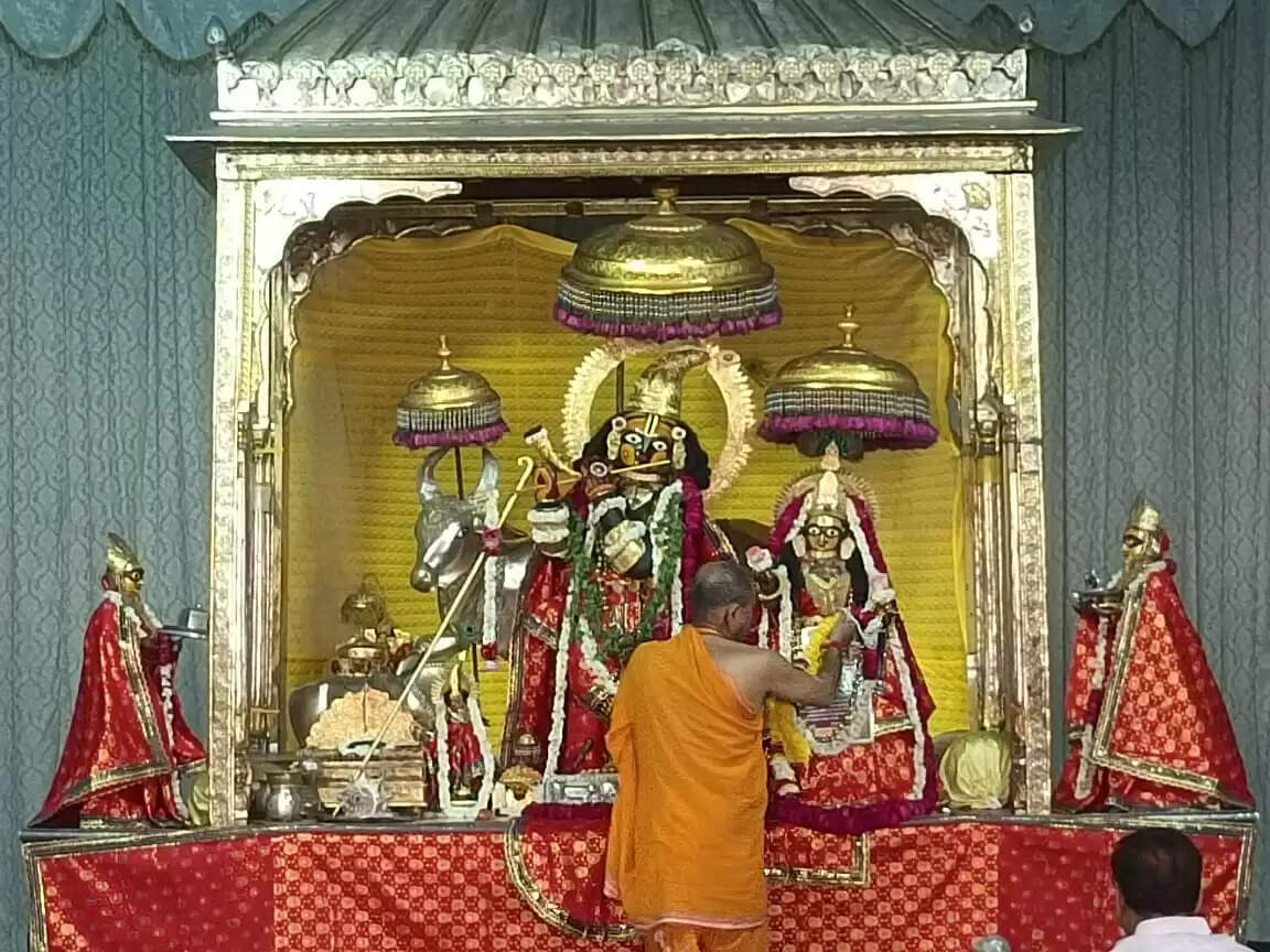 वरुथिनी एकादशी पर विभिन्न मंदिरों में सजी विशेष झांकी