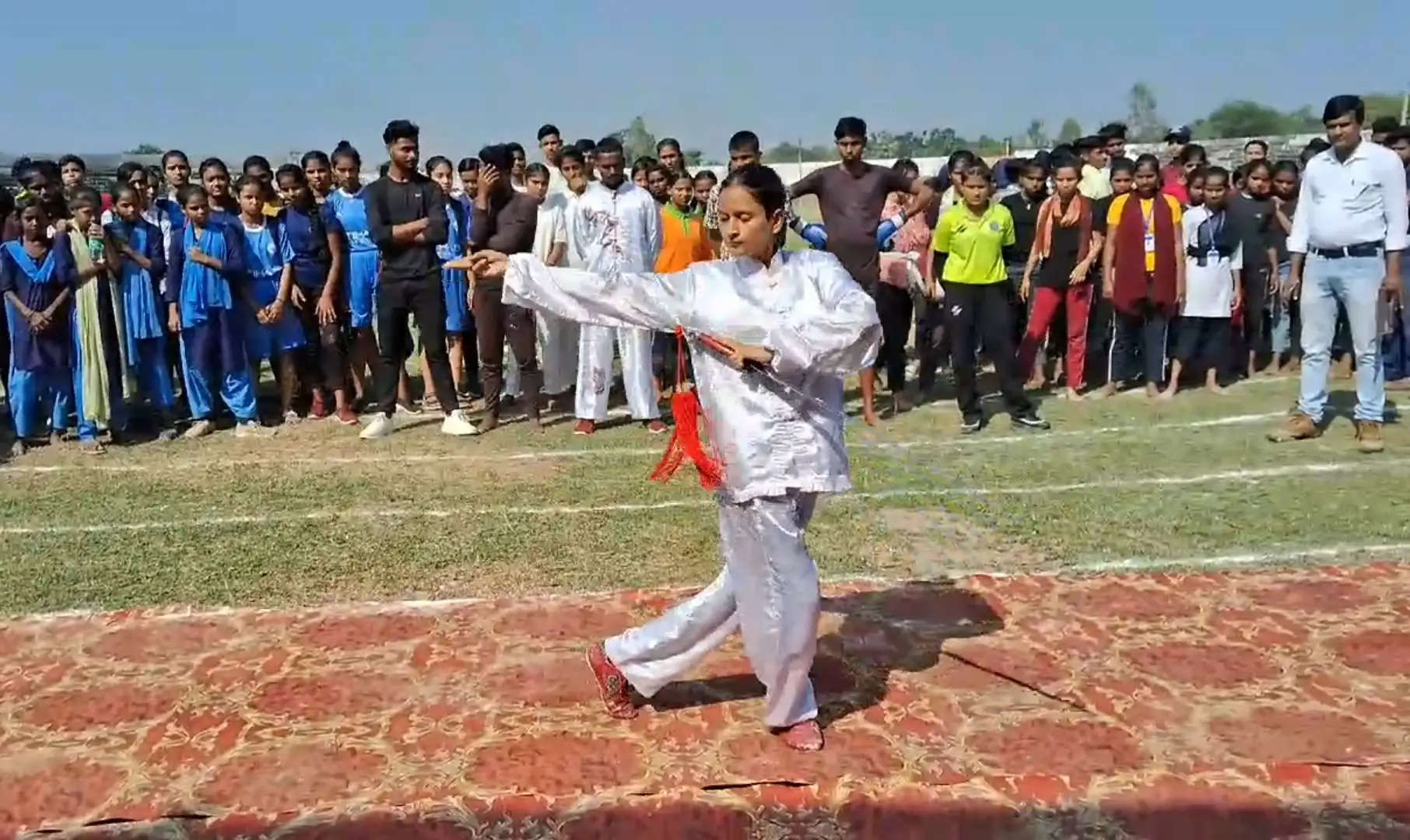 जिला स्तरीय विद्यालय खेलकूद प्रतियोगिता का शुभारंभ