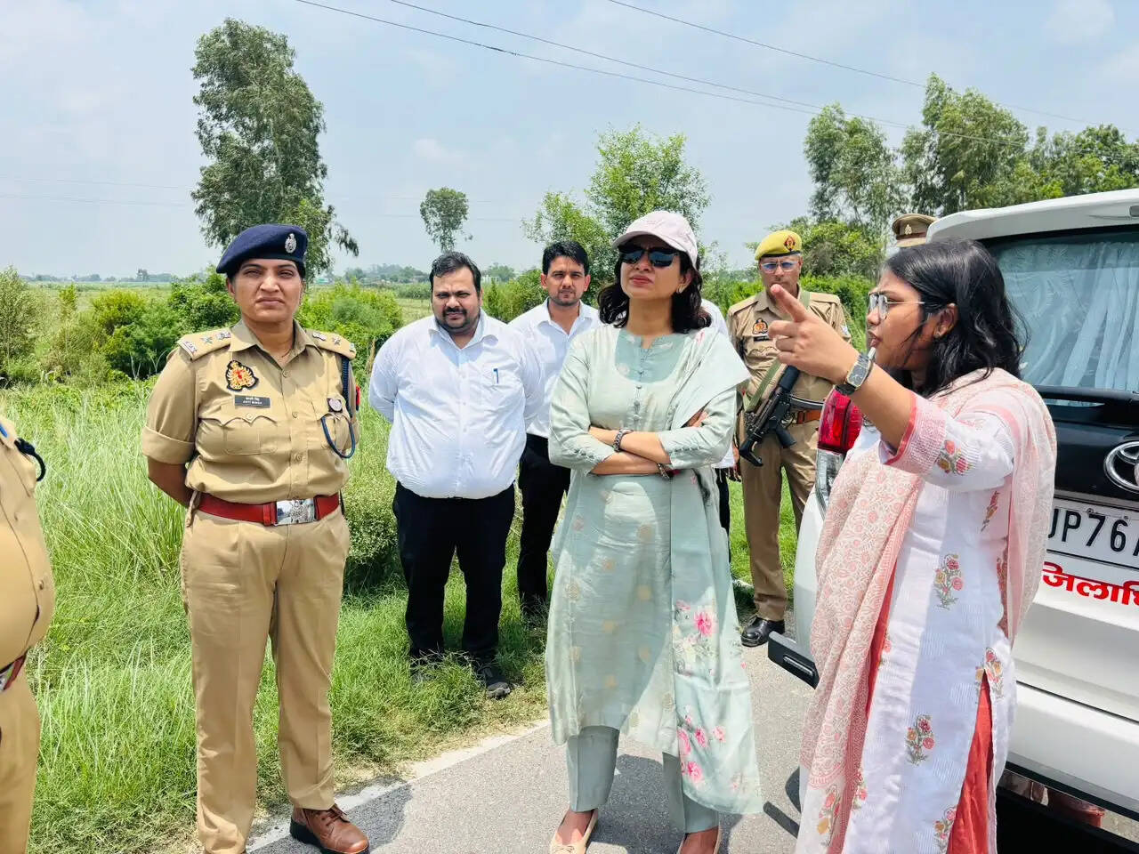 फर्रुखाबाद : गंगा का जलस्तर चेतावनी बिंदु के पार, जिलाधिकारी ने देखी शरणालयों की व्यवस्था