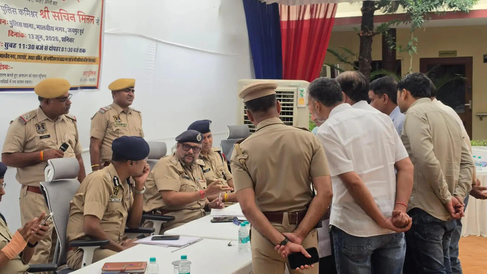 थाने में पुलिस कमिश्नर ने परिवादियों की जनसुनवाई कर दिए त्वरित निस्तारण के निर्देश