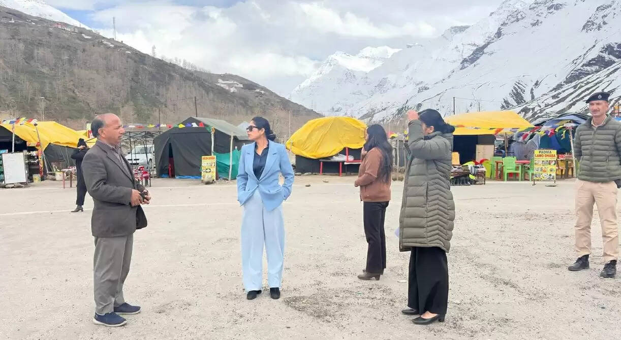 राष्ट्रपति द्रौपदी मुर्मू के हिमाचल दौरे की तैयारियां तेज़, प्रशासन ने किया सिस्सू हेलीपैड और अटल टनल का निरीक्षण