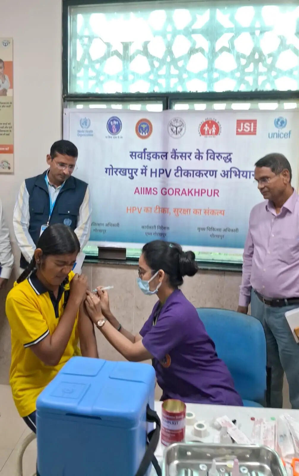 एम्स गोरखपुर में एचपीवी टीकाकरण की शुरुआत, सेहत के प्रति जागरूक की गईं महिलाएं