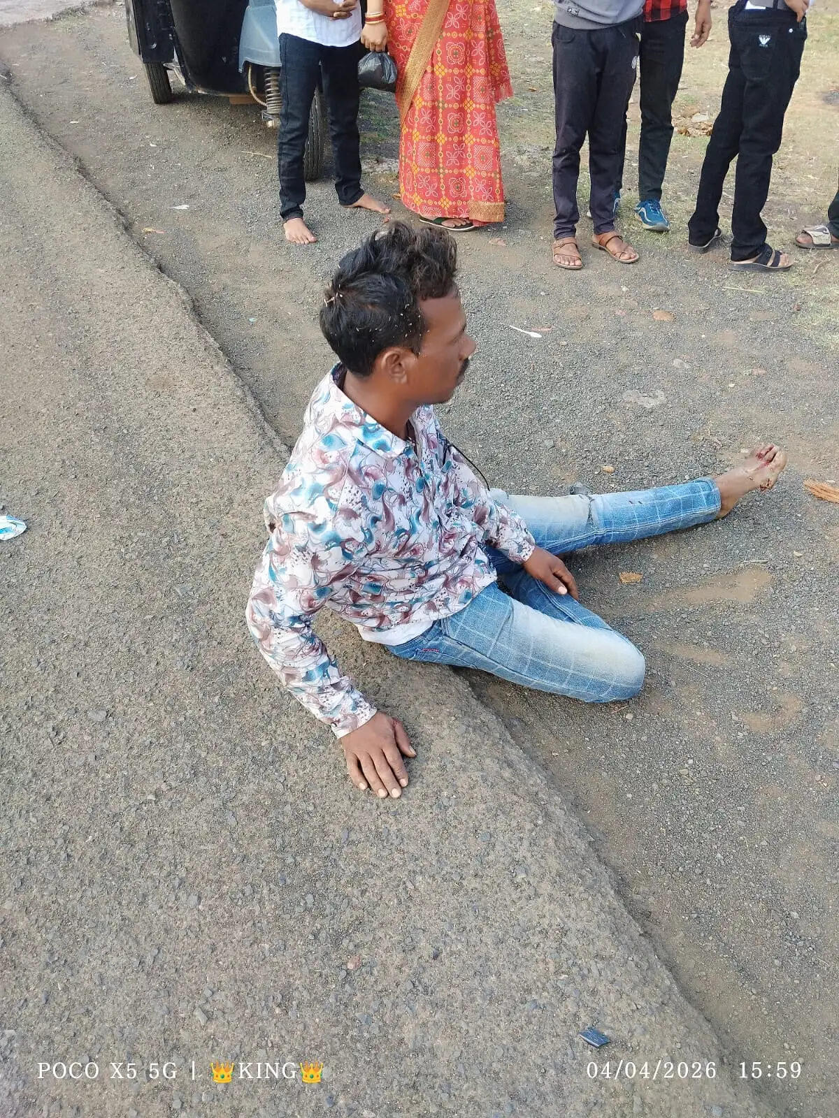 अनूपपुर: सड़क किनारे खड़ी स्कूटी में बाइक सवार ने मारी टक्कर, तीन घायल