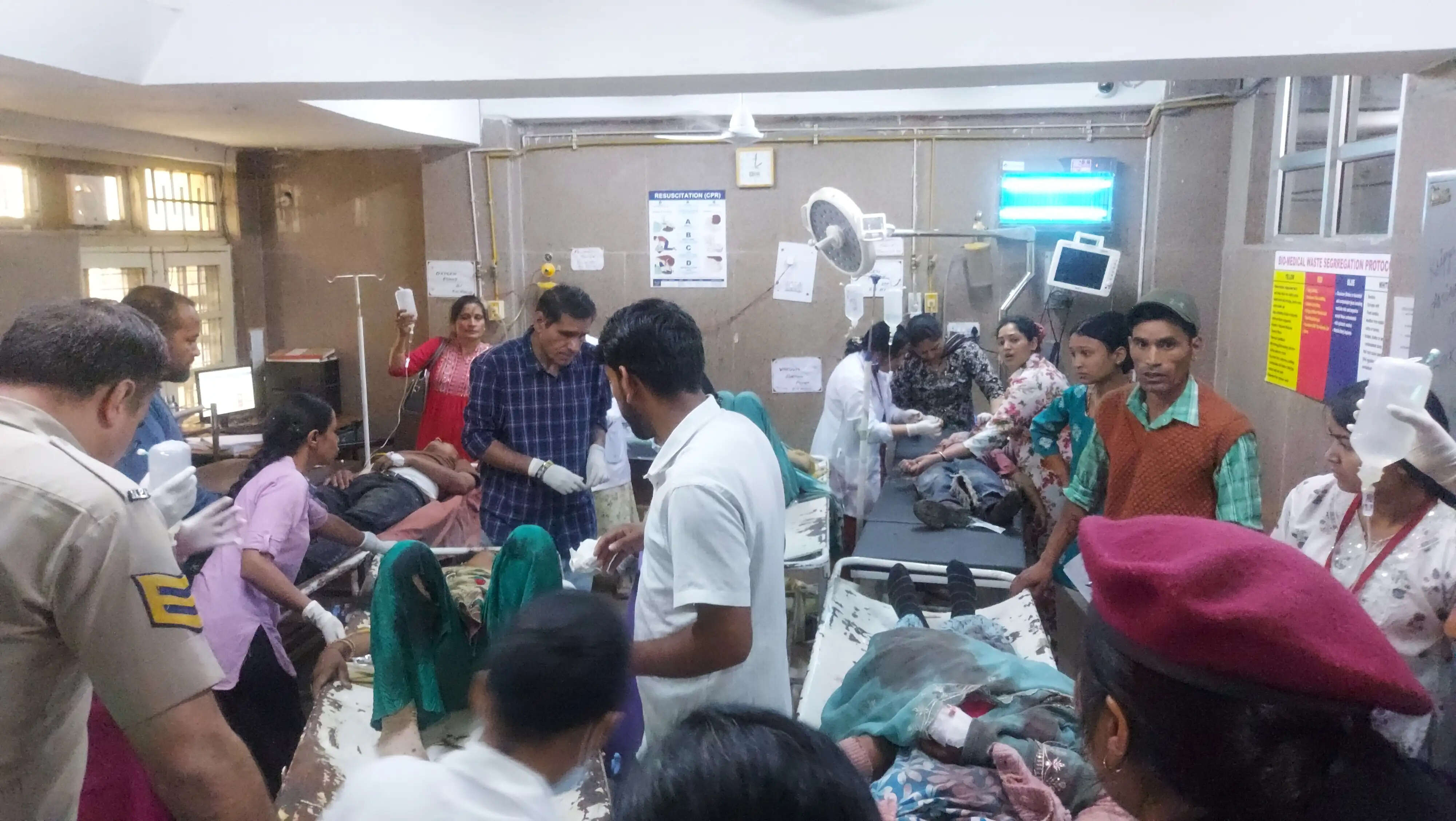 कुल्लू में खाई में गिरी जीप, तीन की मौत, नौ घायल