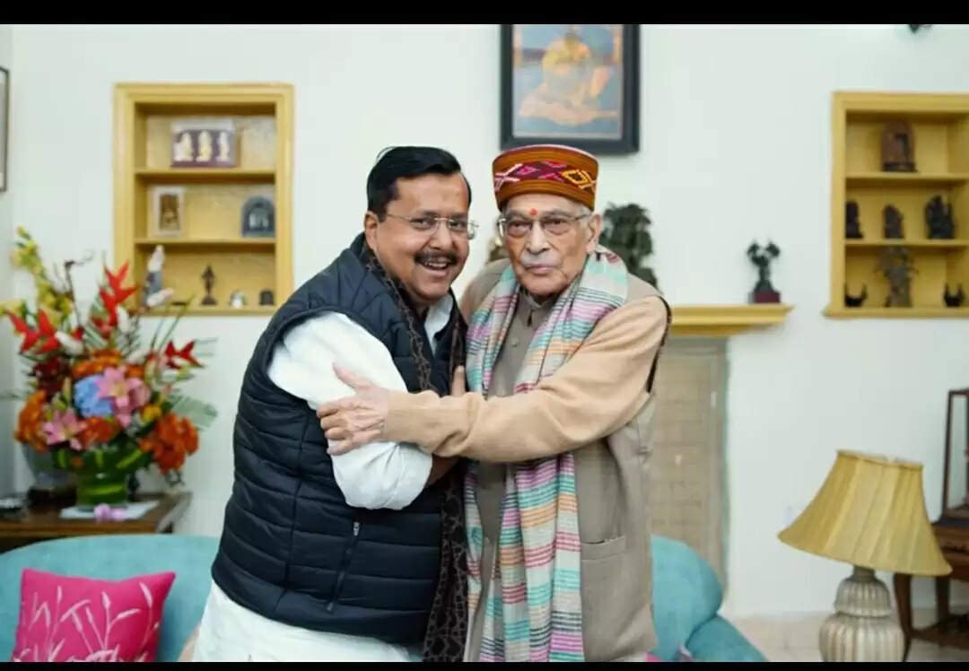 मुरली मनोहर जोशी से मिले नितिन नबीन, जन्मदिन पर दी शुभकामनाएं