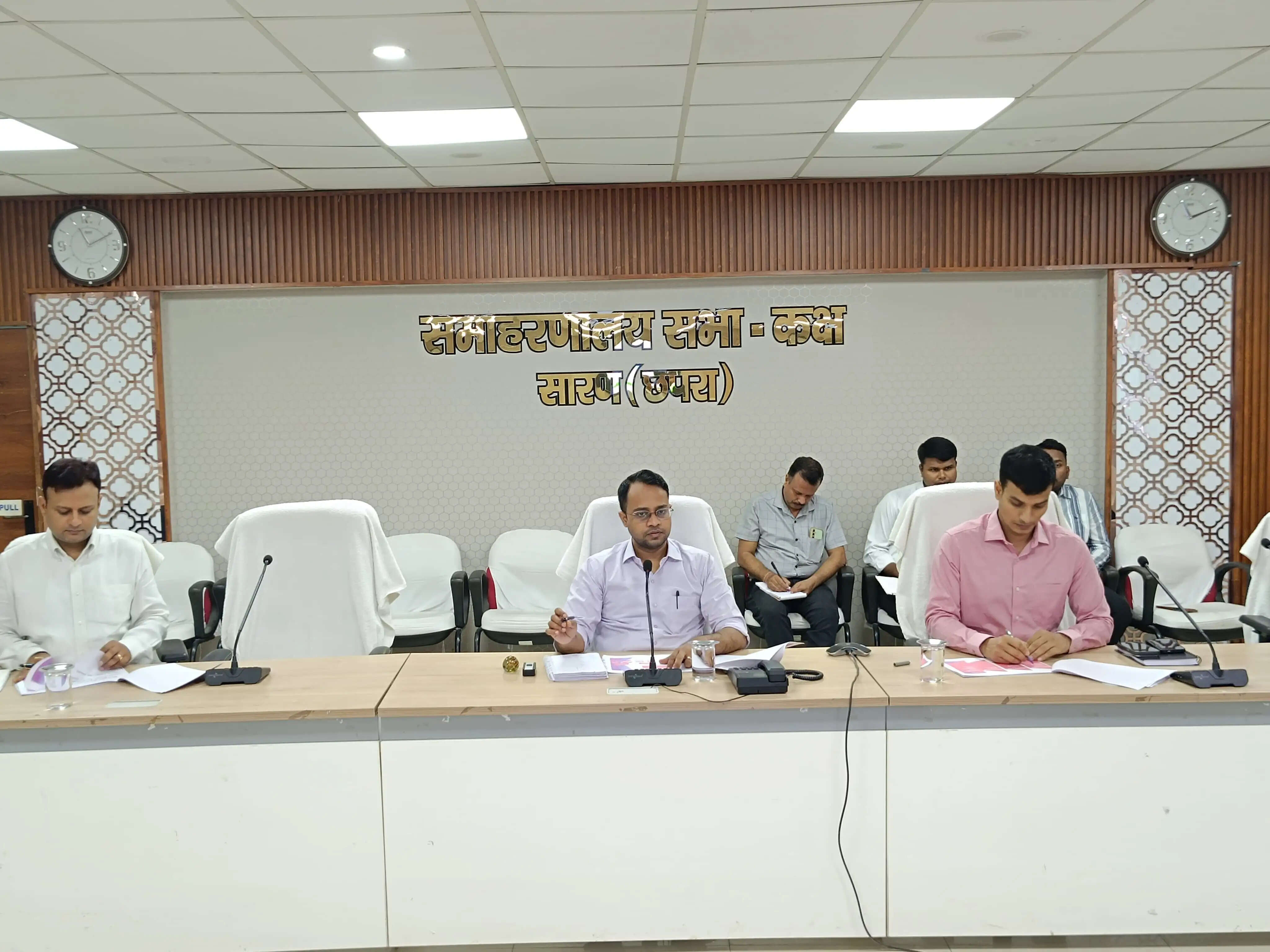 जिलाधिकारी ने की विद्युत विभाग की समीक्षा बैठक
