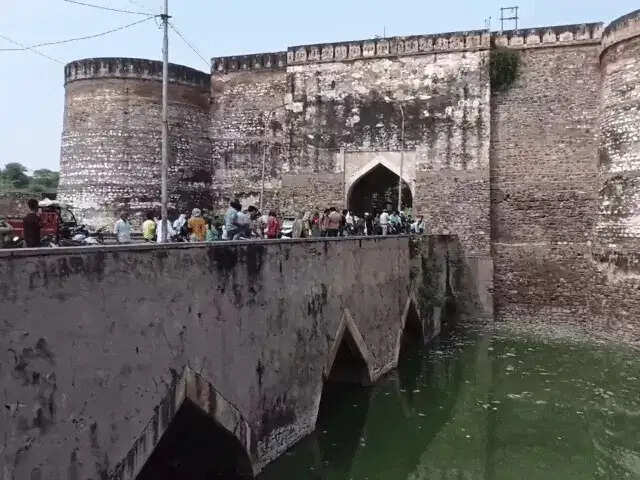 सुजान गंगा नहर में व्यक्ति ने लगाई छलांग, पुलिस को नहीं मिला सुराग