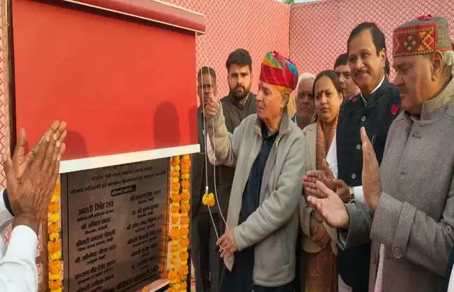 रेवाड़ीः केंद्रीय मंत्री राव इंद्रजीत सिंह ने हनुमान मंदिर व धर्मशाला का किया शिलान्यास
