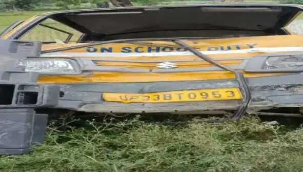 रायबरेली: स्कूल बस और वैन की आमने-सामने में टक्कर,पांच बच्चे घायल