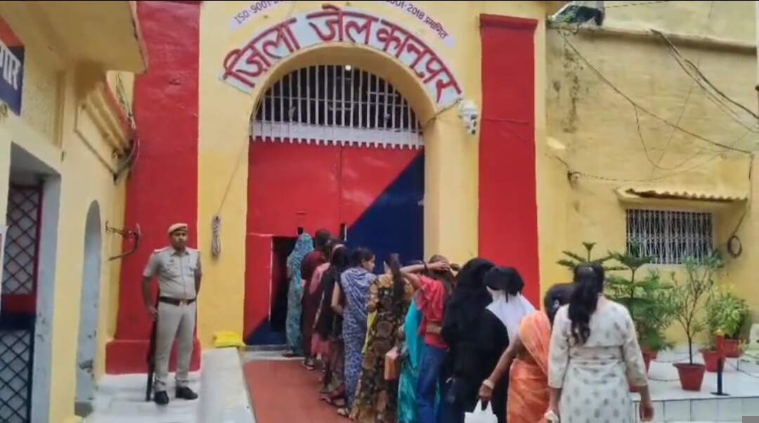 जेल में मनाया गया रक्षाबंधन, बहनों ने भाइयों से लिया सुधरने का वचन