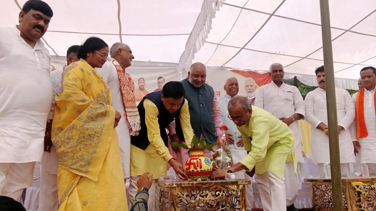 देवरिया : सेवा ज्योति यात्राओं के साथ देवरिया में आयोजित हुई विकसित भारत संकल्प सभा