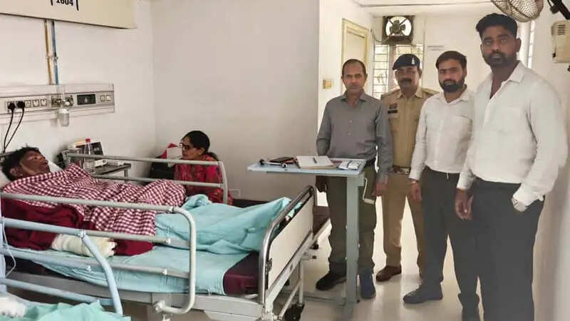 मुंगेली : कुसुम स्मेल्टर्स प्लांट में गर्म स्पंज आयरन की चपेट में आने से तीन मजदूर झुलसे, उपचार जारी