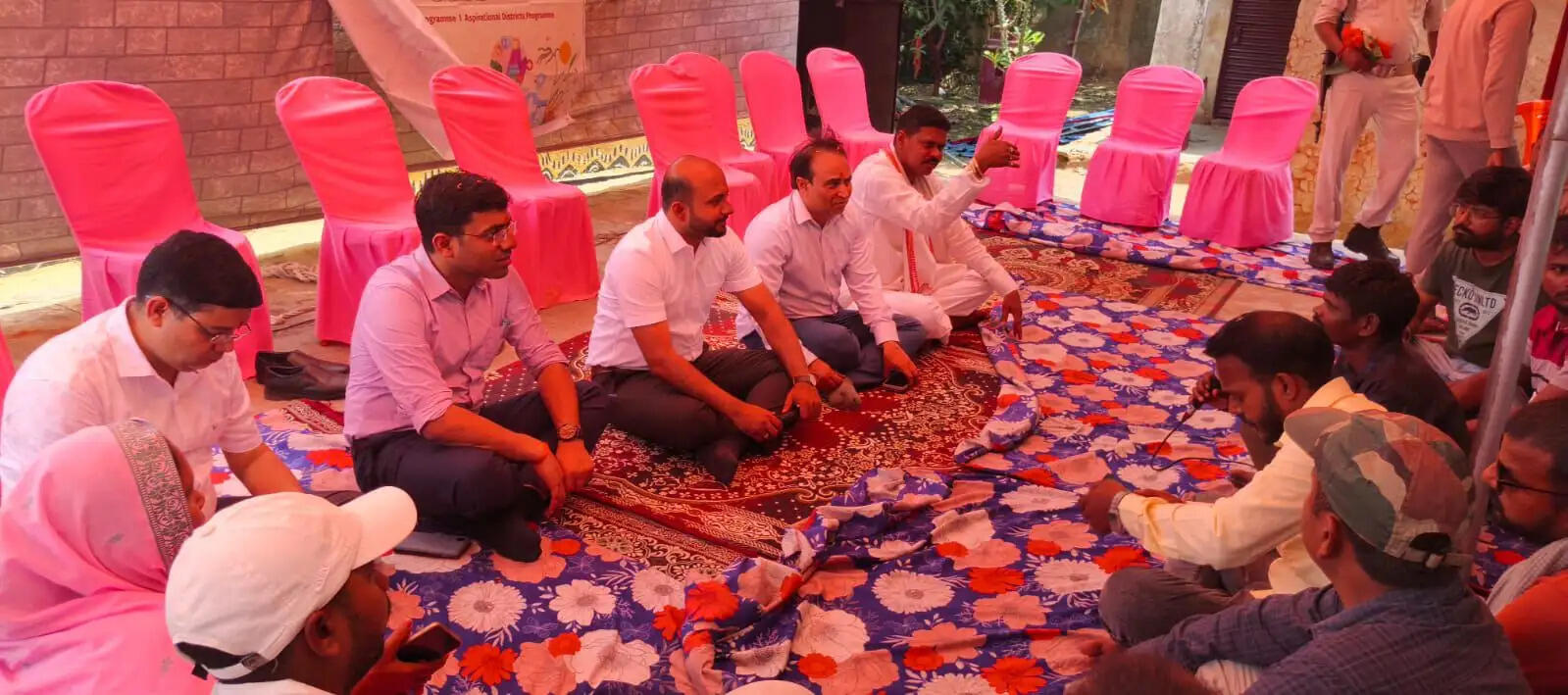 डीसी ऋतुराज ने आदिम जनजाति बिरहोर समुदाय से किया संवाद