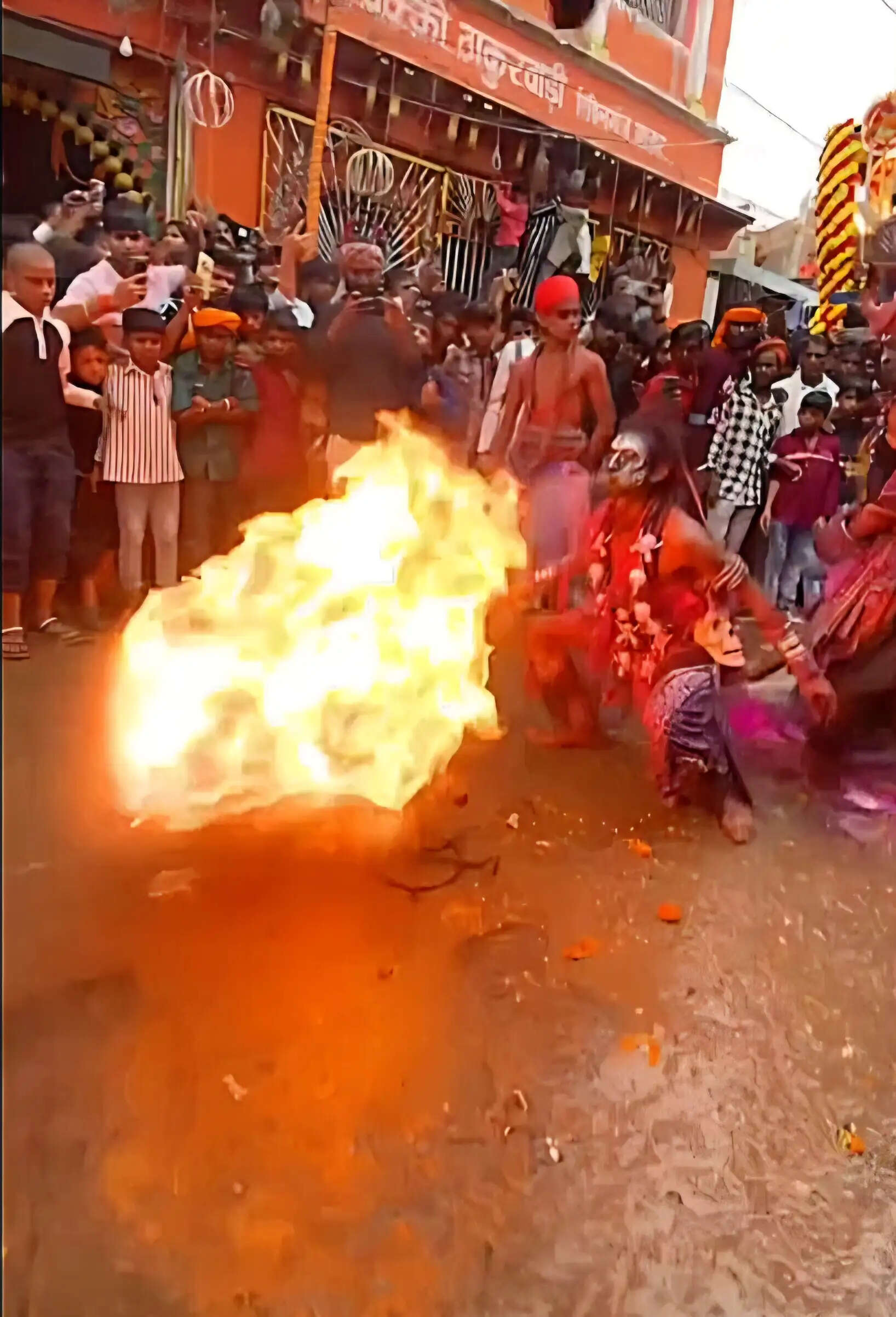 सारण में 30-36 घंटे की विसर्जन शोभायात्रा के बाद हनुमान जी की विदाई, प्रशासन ने ली राहत की सांस