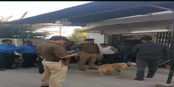 पासपोर्ट कार्यालय को बम से उड़ाने की धमकी, दून पुलिस ने चलाया सघन सर्च अभियान