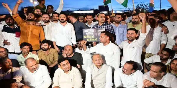 शिक्षा मंत्री के इस्तीफे की मांग पर जयपुर में कांग्रेस का विरोध प्रदर्शन