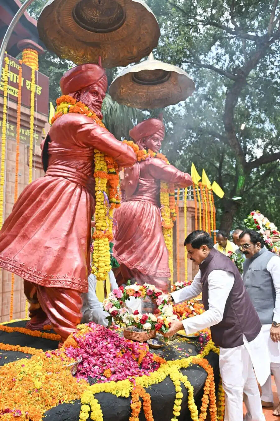 मुख्यमंत्री डॉ. यादव ने अमर शहीद राजा शंकर शाह एवं कुंवर रघुनाथ शाह को अर्पित की श्रद्धांजलि